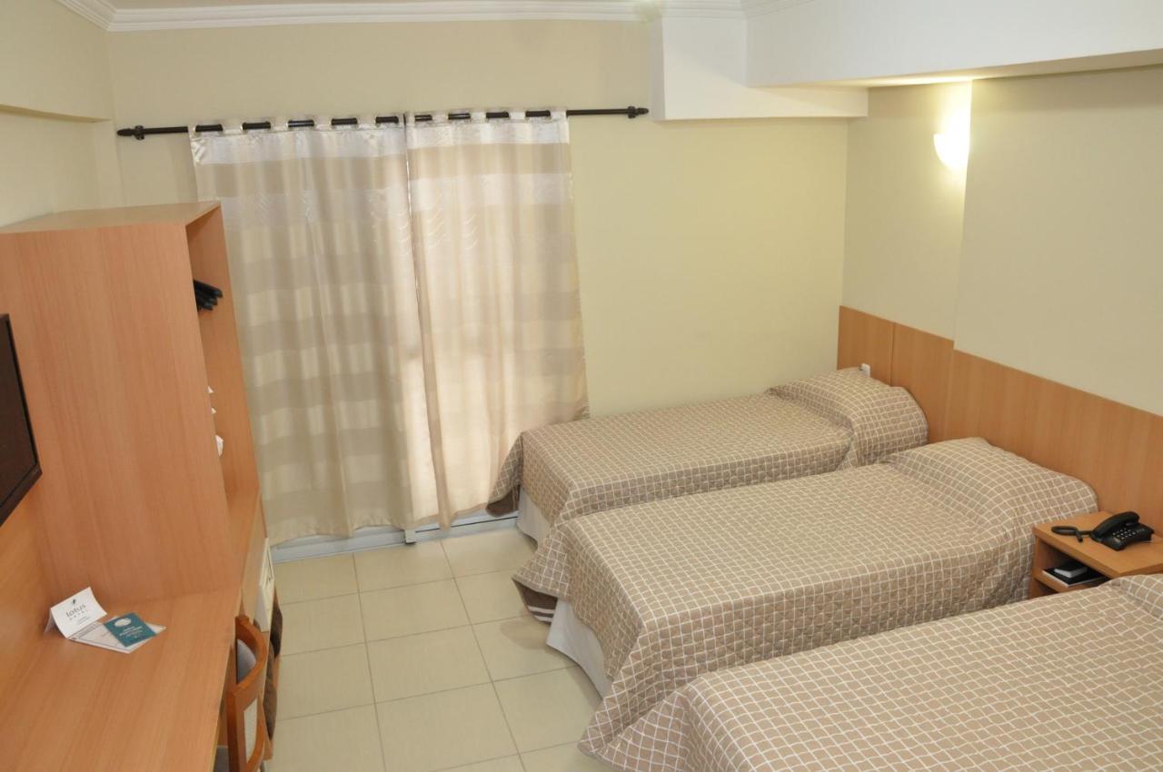 Lotus Hotel - A 6 Km Do Santuario De Aparecida-Sp Guaratingueta Ngoại thất bức ảnh