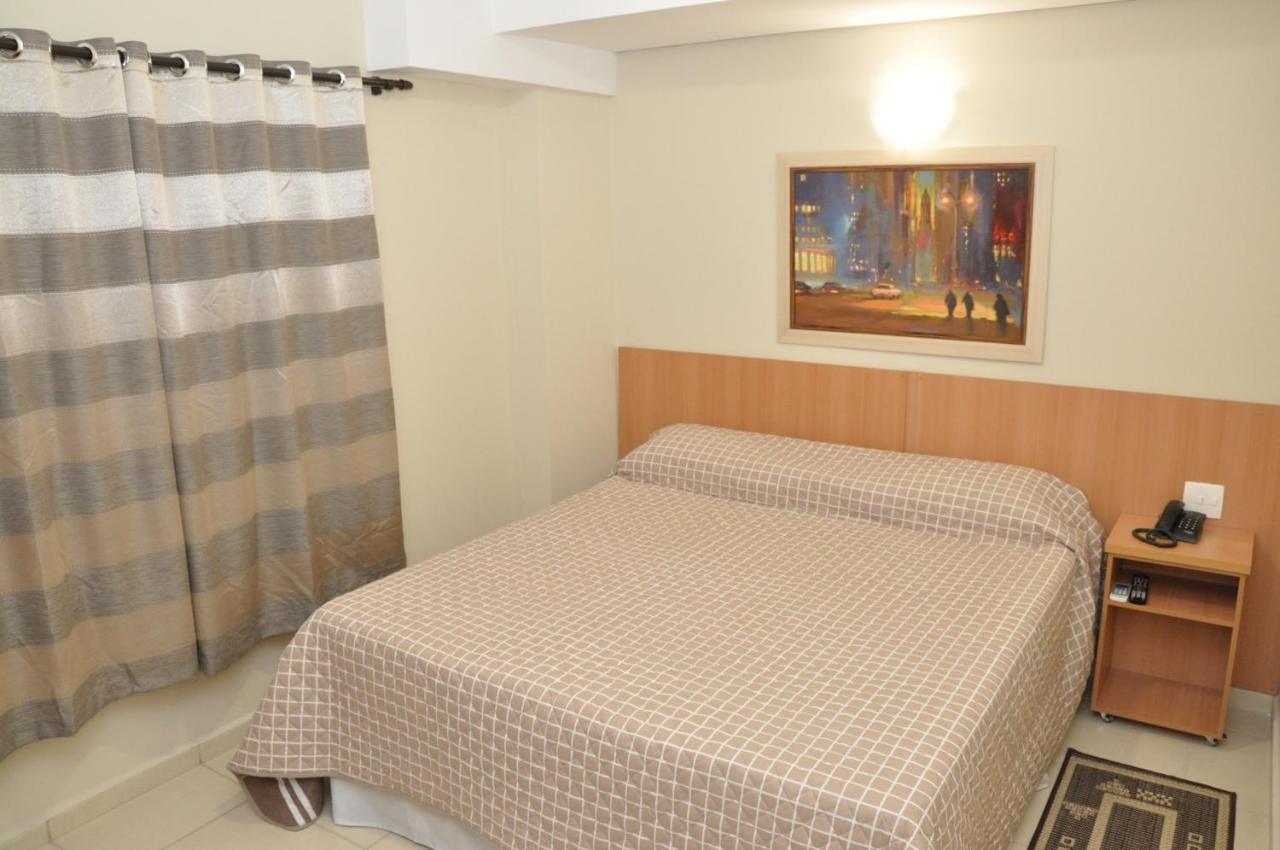 Lotus Hotel - A 6 Km Do Santuario De Aparecida-Sp Guaratingueta Ngoại thất bức ảnh