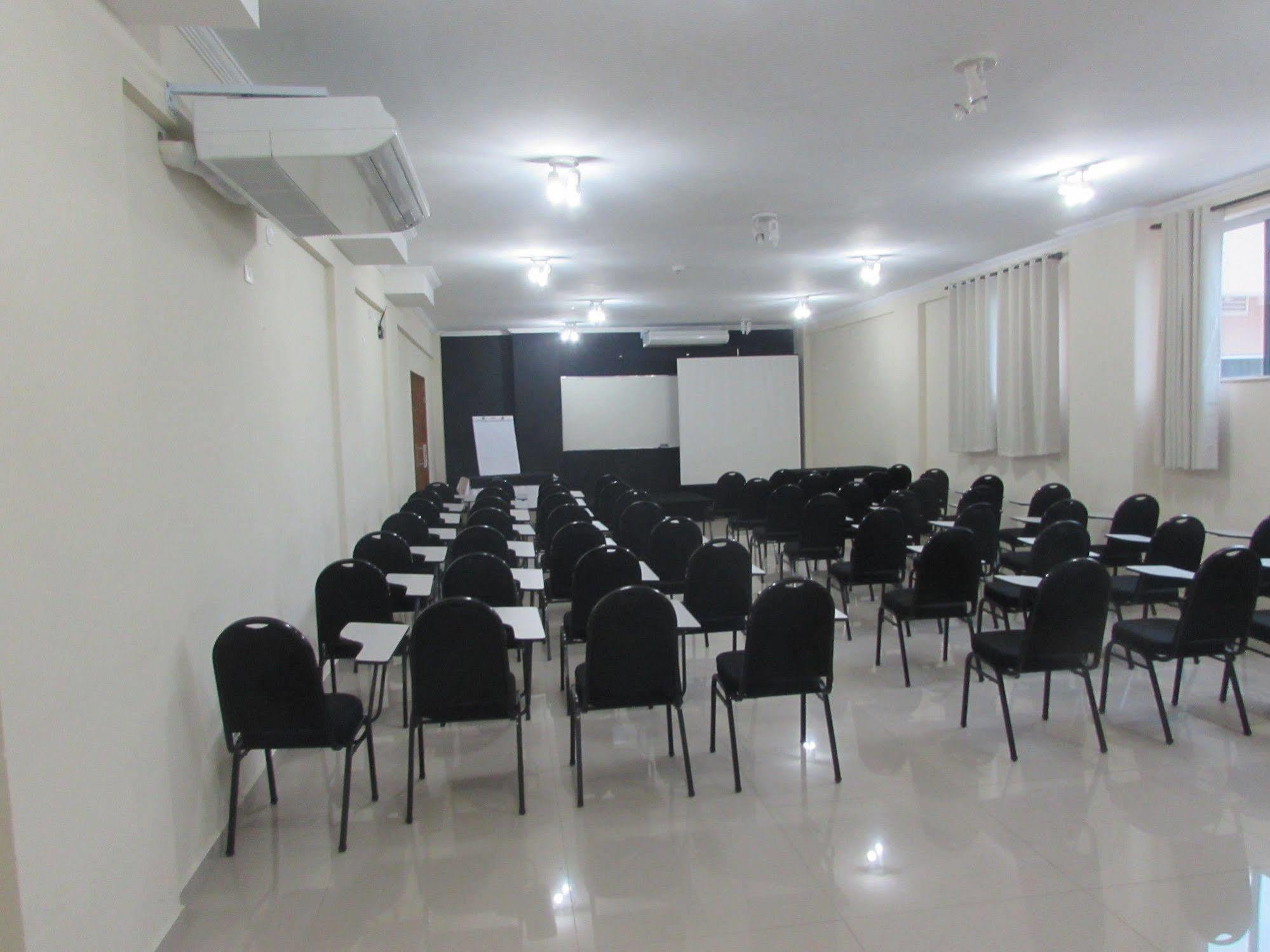 Lotus Hotel - A 6 Km Do Santuario De Aparecida-Sp Guaratingueta Ngoại thất bức ảnh