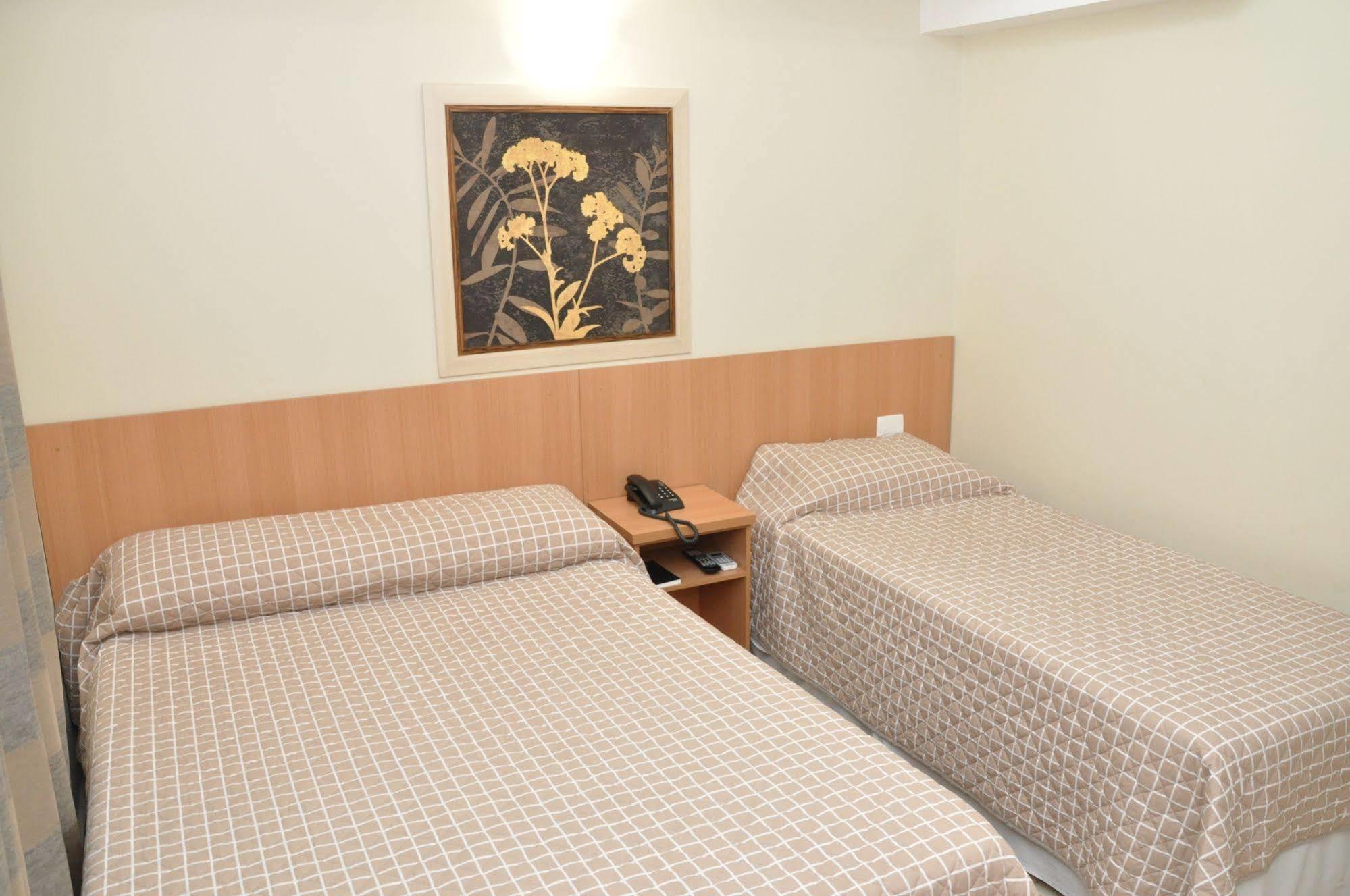 Lotus Hotel - A 6 Km Do Santuario De Aparecida-Sp Guaratingueta Ngoại thất bức ảnh
