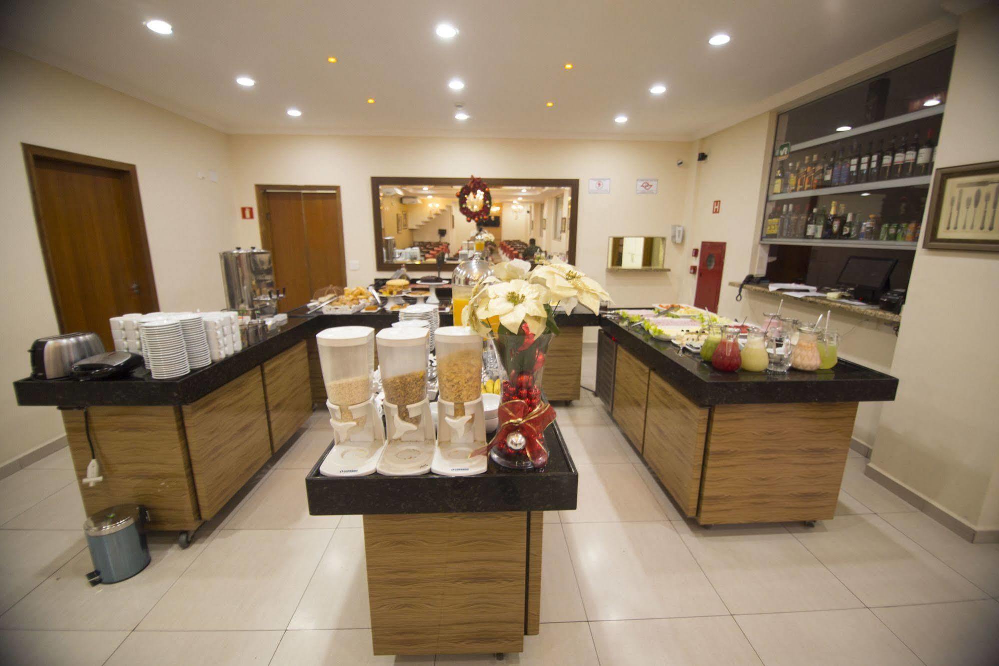 Lotus Hotel - A 6 Km Do Santuario De Aparecida-Sp Guaratingueta Ngoại thất bức ảnh