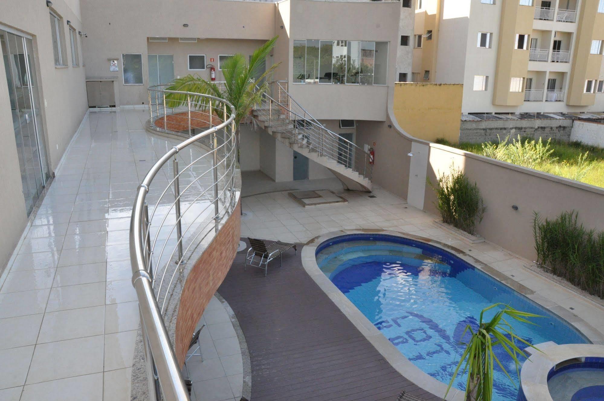 Lotus Hotel - A 6 Km Do Santuario De Aparecida-Sp Guaratingueta Ngoại thất bức ảnh